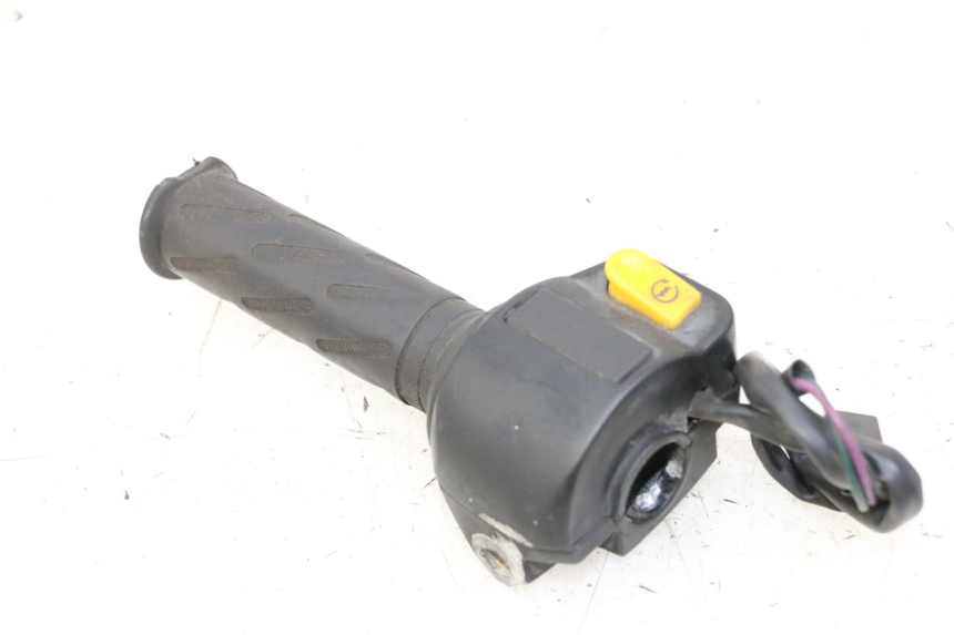 photo de RIGHT HANDLEBAR SWITCH PEUGEOT KISBEE 2T 50 (2010 - 2017) - Fixing points details