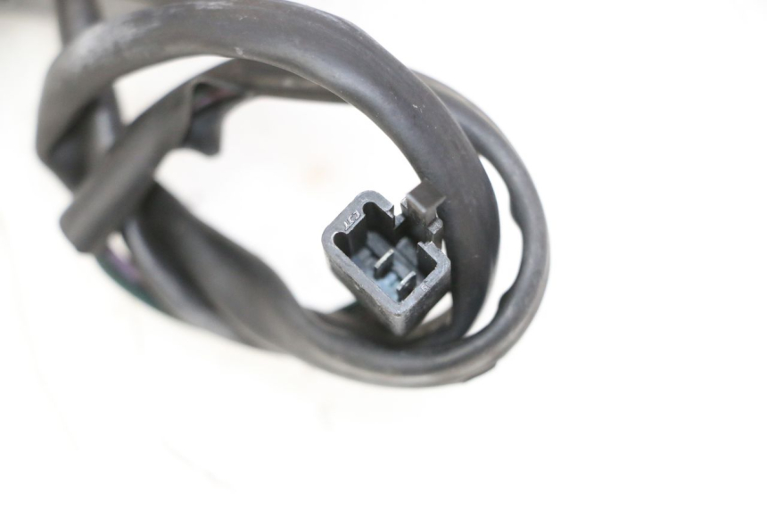 photo de RIGHT HANDLEBAR SWITCH PEUGEOT KISBEE 2T 50 (2010 - 2017) - Zoom on usage condition