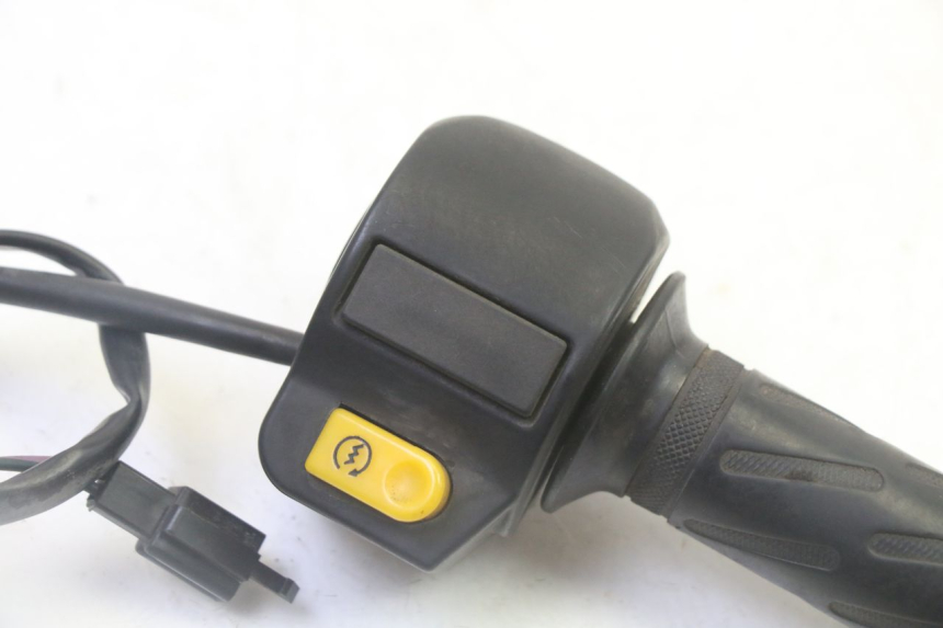 photo de RIGHT HANDLEBAR SWITCH PEUGEOT KISBEE 2T 50 (2010 - 2017) - Component detail