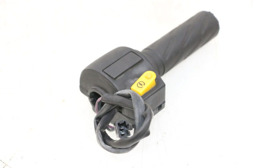 photo de RIGHT HANDLEBAR SWITCH PEUGEOT KISBEE 2T 50 (2010 - 2017) - Component detail