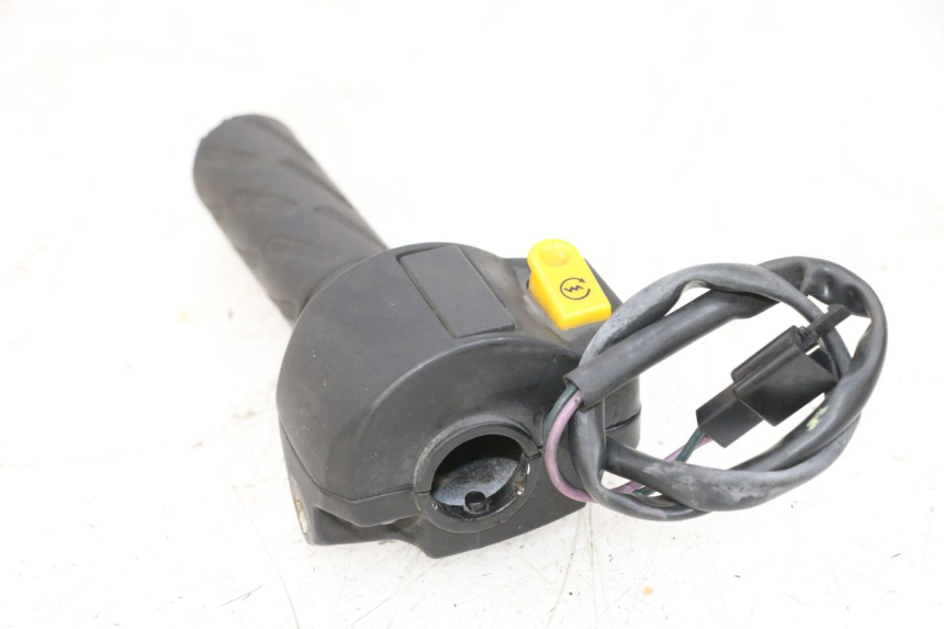 photo de RIGHT HANDLEBAR SWITCH PEUGEOT KISBEE 2T 50 (2010 - 2017) - Alternative perspective