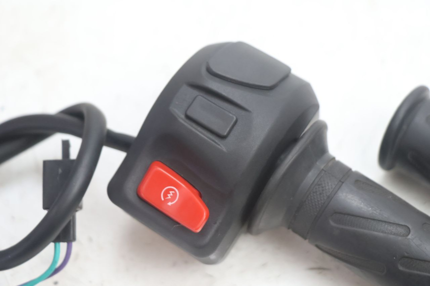 photo de RIGHT HANDLEBAR SWITCH PEUGEOT KISBEE 2T 50 (2010 - 2017) - Component detail