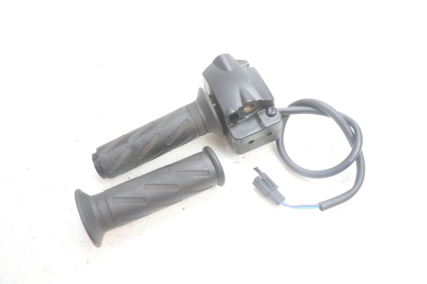 photo de RIGHT HANDLEBAR SWITCH PEUGEOT KISBEE 2T 50 (2010 - 2017) - Product overview