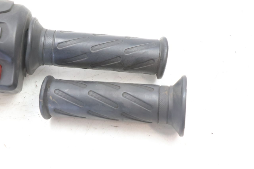 photo de RIGHT HANDLEBAR SWITCH PEUGEOT KISBEE 2T 50 (2010 - 2017) - Alternative perspective