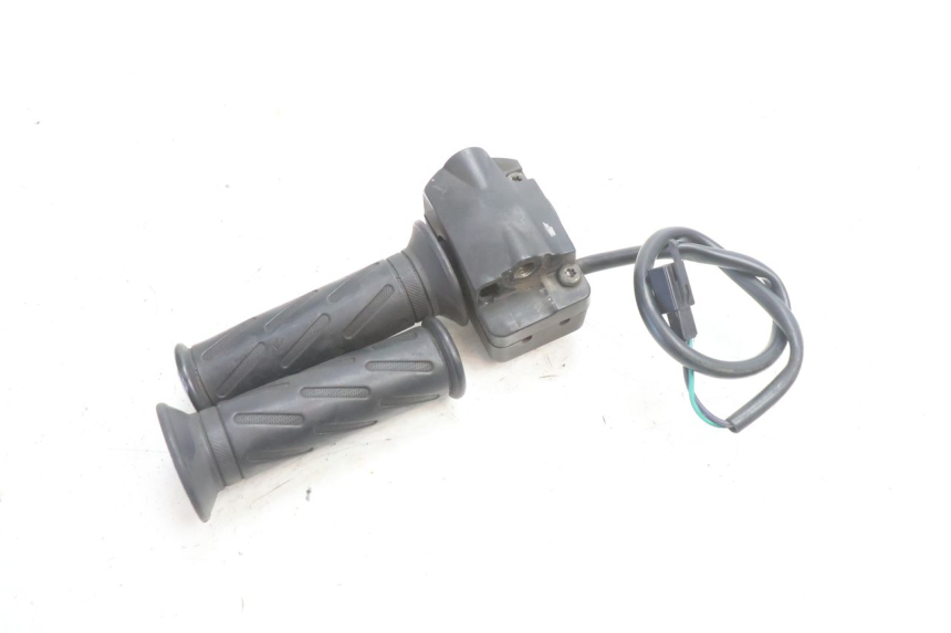 photo de RIGHT HANDLEBAR SWITCH PEUGEOT KISBEE 2T 50 (2010 - 2017) - Surface and material condition
