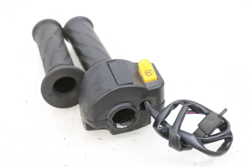 photo de RIGHT HANDLEBAR SWITCH PEUGEOT KISBEE 4T 50 (2010 - 2017) - Alternative perspective