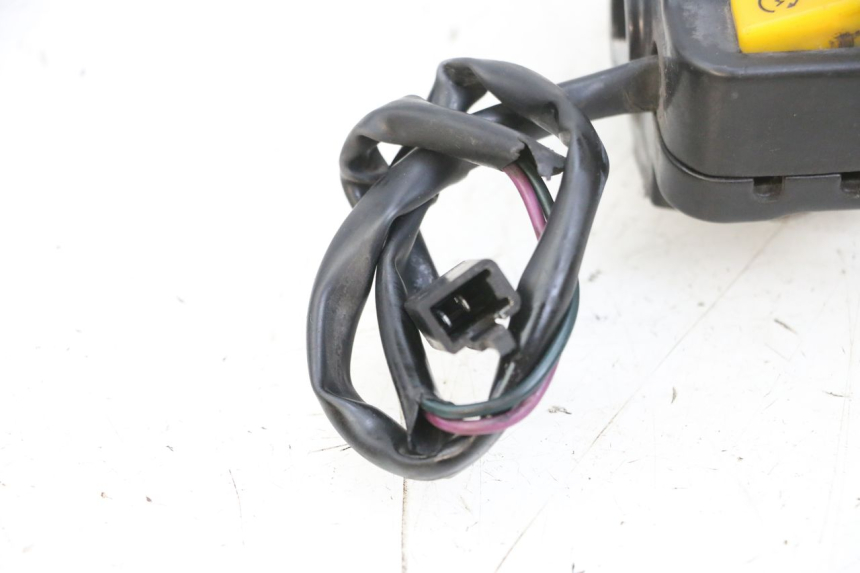 photo de RIGHT HANDLEBAR SWITCH PEUGEOT KISBEE 4T 50 (2010 - 2017) - Fixing points details