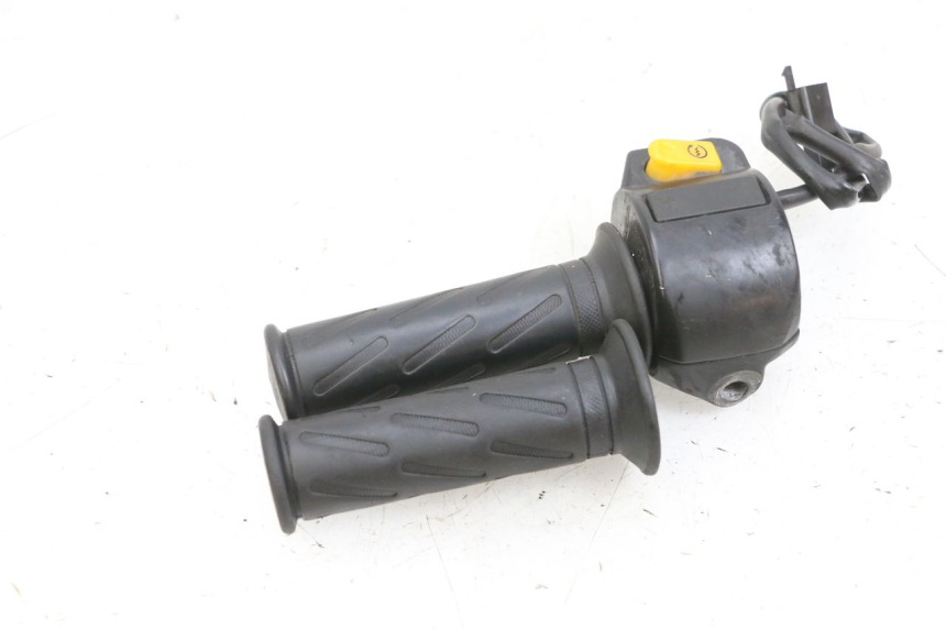 photo de RIGHT HANDLEBAR SWITCH PEUGEOT KISBEE 4T 50 (2010 - 2017) - Surface and material condition