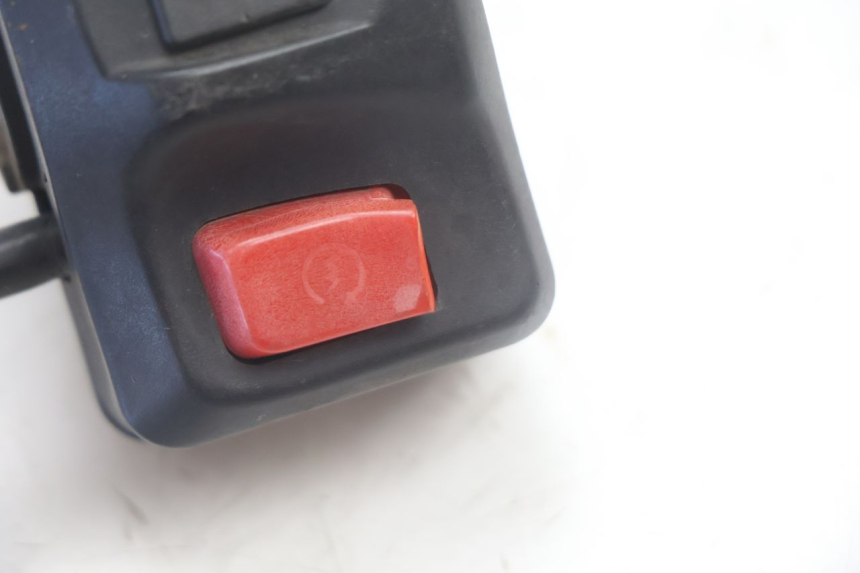 photo de RIGHT HANDLEBAR SWITCH PEUGEOT KISBEE 4T 50 (2018 - 2022) - Zoom on usage condition