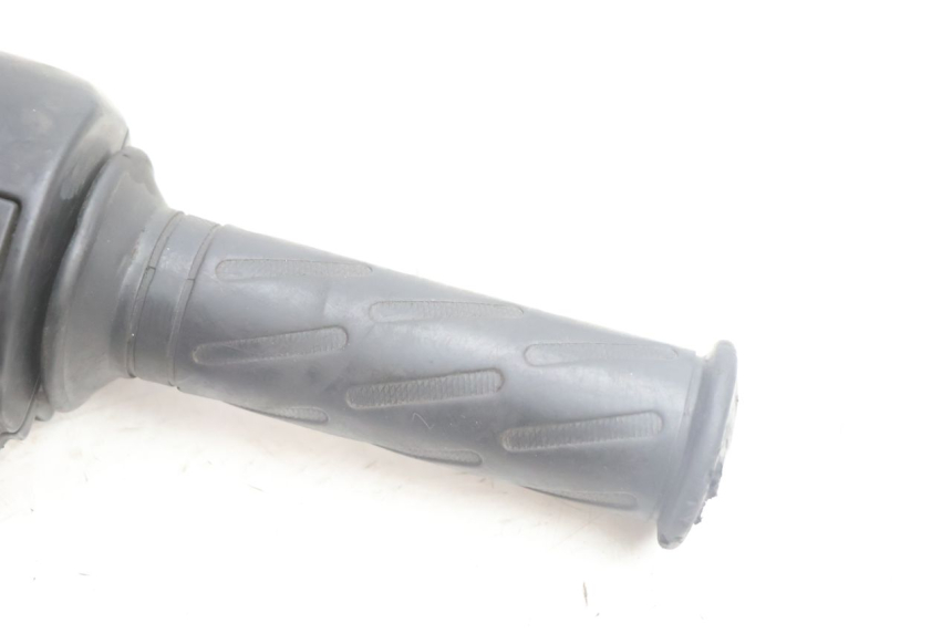 photo de RIGHT HANDLEBAR SWITCH PEUGEOT KISBEE 4T 50 (2010 - 2017) - Zoom on usage condition