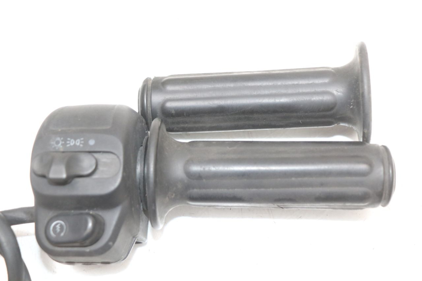 photo de RIGHT SWITCH RENAULT KOURANOS 125 (2001 - 2004) - Zoom on usage condition