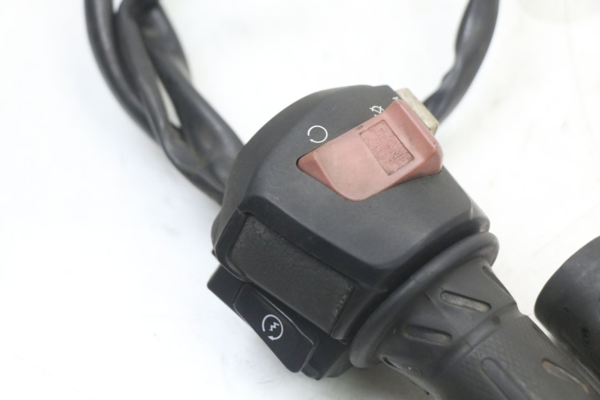 photo de RIGHT HANDLEBAR SWITCH KYMCO X-TOWN XTOWN 125 (2016 - 2021) - Alternative perspective