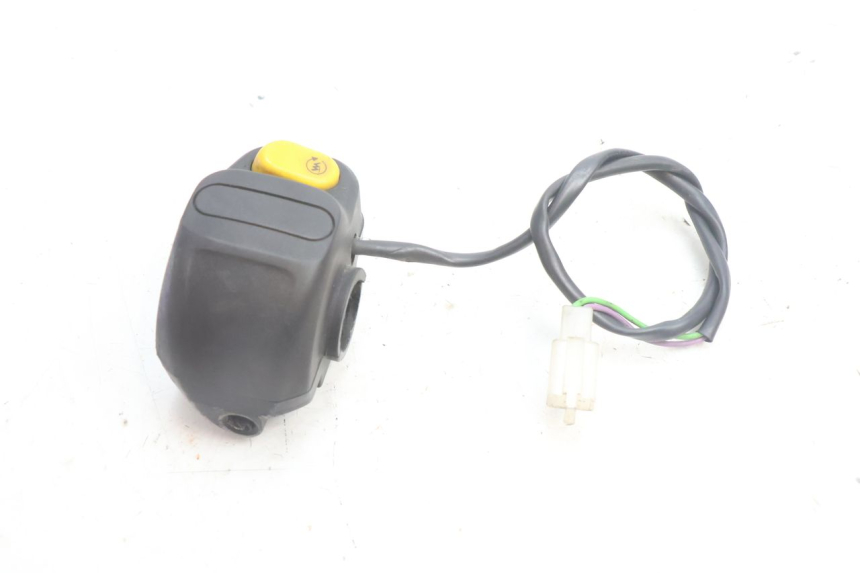 photo de RIGHT HANDLEBAR SWITCH PEUGEOT LUDIX BLASTER 50 (2006 - 2014) - Zoom on usage condition