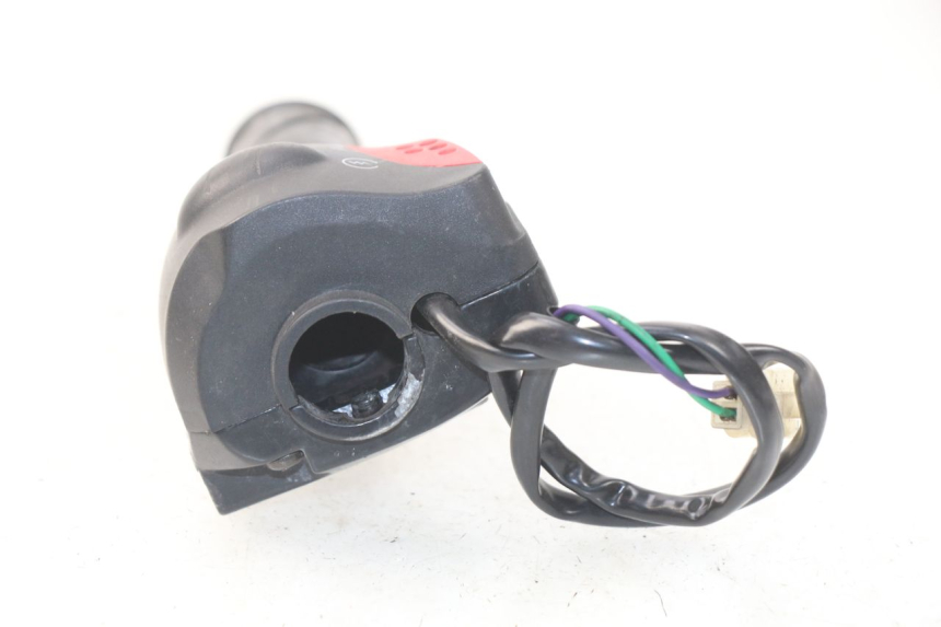 photo de RIGHT HANDLEBAR SWITCH PEUGEOT LUDIX 50 (2008 - 2017) - Zoom on usage condition