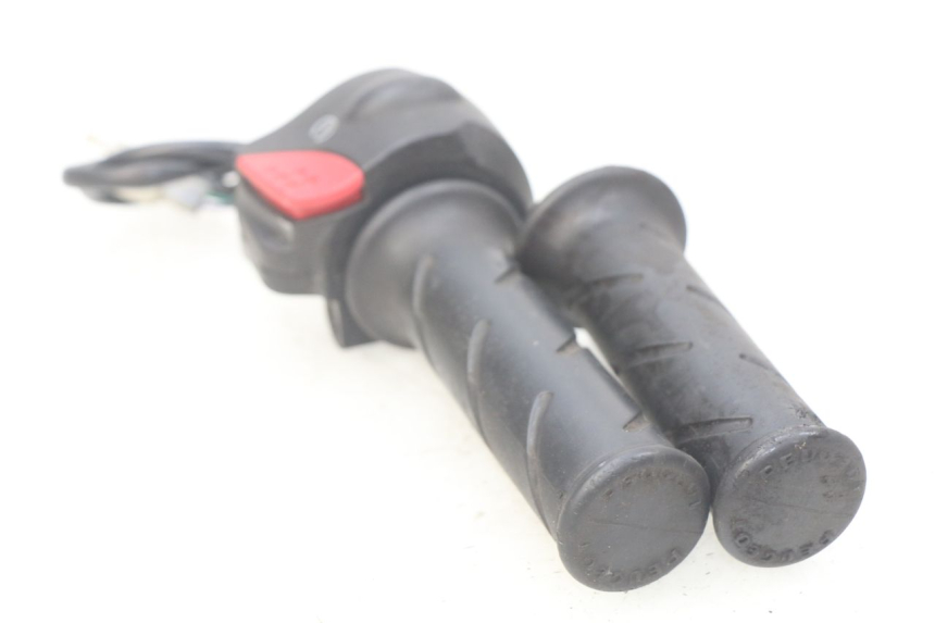 photo de RIGHT HANDLEBAR SWITCH PEUGEOT LUDIX 50 (2008 - 2017) - Technical close-up
