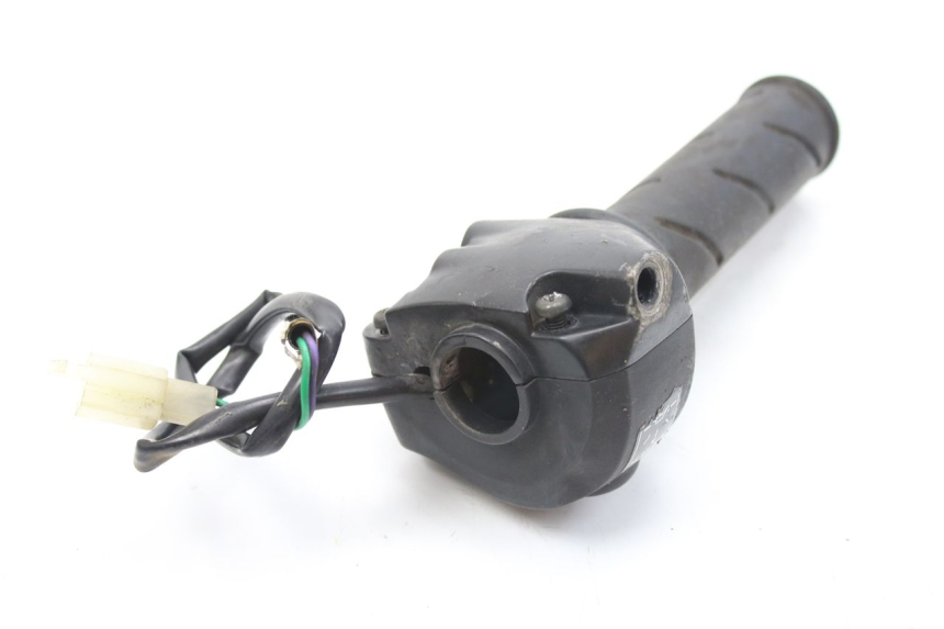 photo de RIGHT HANDLEBAR SWITCH PEUGEOT LUDIX 50 (2008 - 2017) - Zoom on usage condition