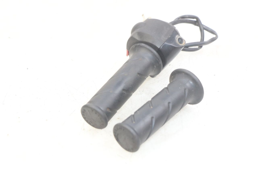 photo de RIGHT HANDLEBAR SWITCH PEUGEOT LUDIX 50 (2005 - 2007) - Technical close-up