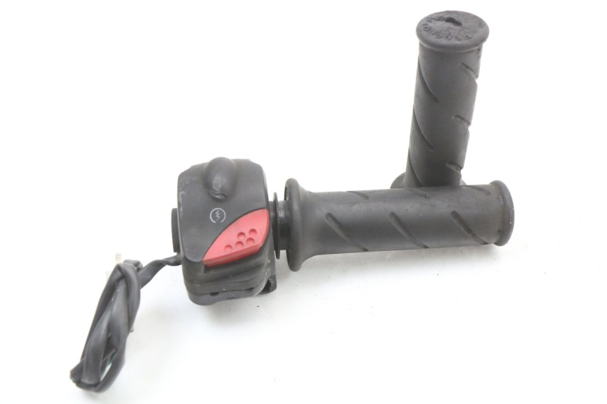 photo de RIGHT HANDLEBAR SWITCH PEUGEOT LUDIX 50 (2008 - 2017) - Component detail