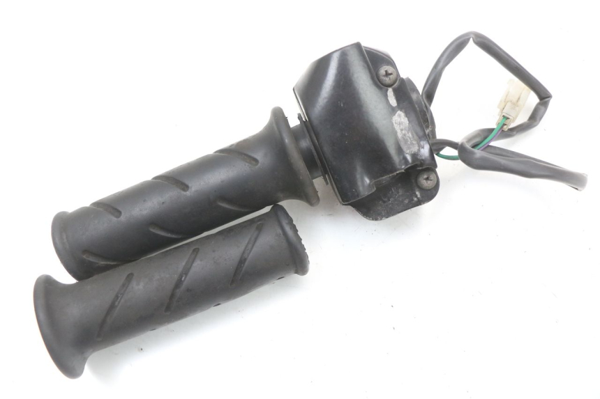 photo de RIGHT HANDLEBAR SWITCH PEUGEOT LUDIX 50 (2008 - 2017) - Fixing points details