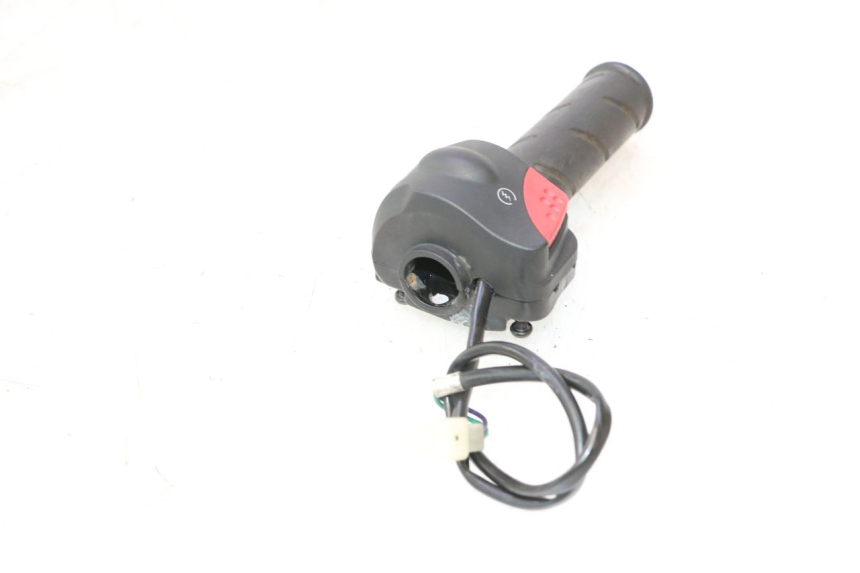 photo de RIGHT HANDLEBAR SWITCH PEUGEOT LUDIX 50 (2008 - 2017) - Technical close-up