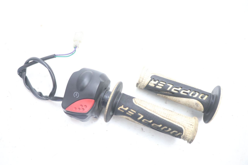 photo de RIGHT HANDLEBAR SWITCH PEUGEOT LUDIX SNAKE 2T 50 (2004 - 2014) - Main view