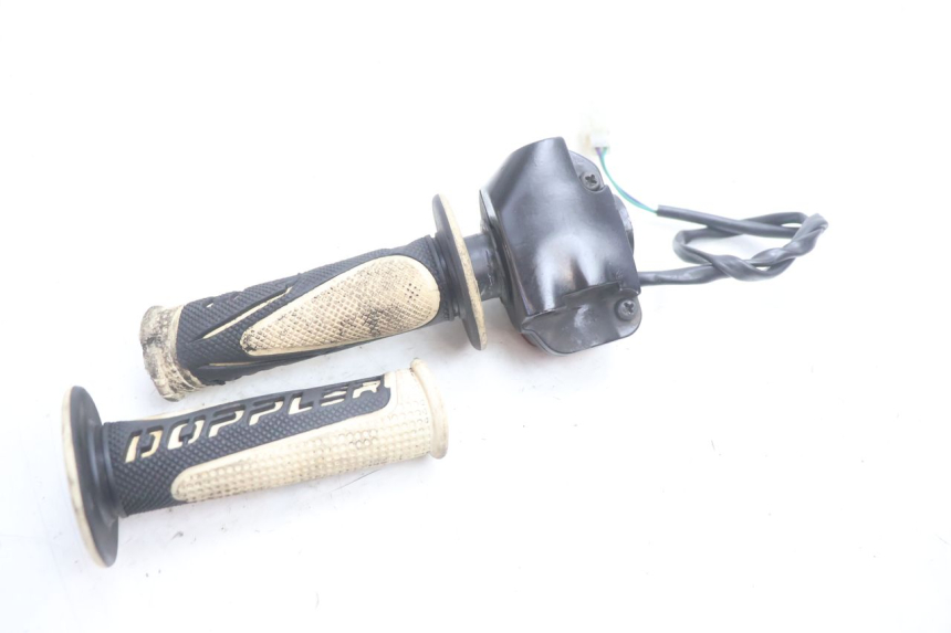 photo de RIGHT HANDLEBAR SWITCH PEUGEOT LUDIX SNAKE 2T 50 (2004 - 2014) - Technical close-up