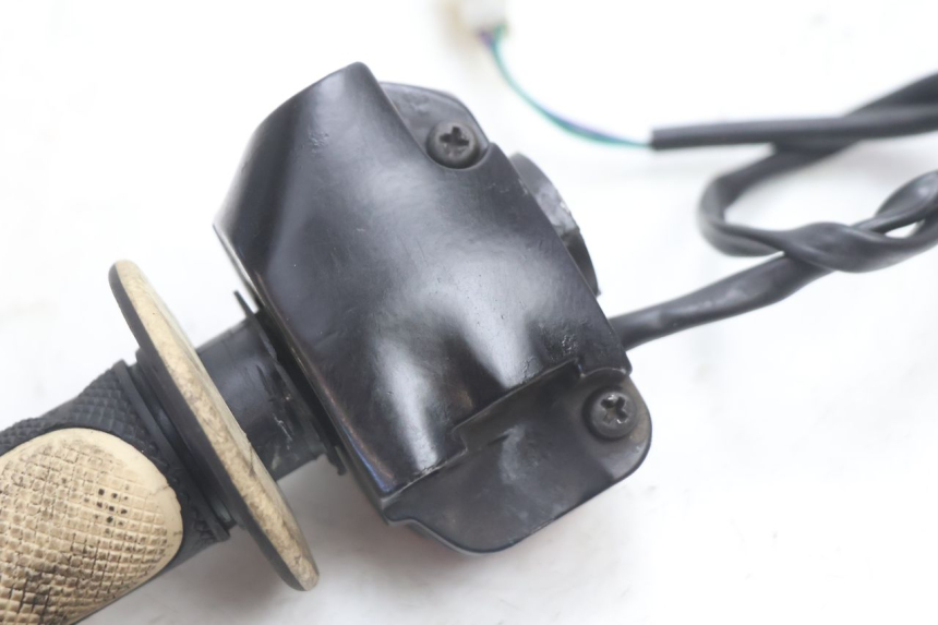 photo de RIGHT HANDLEBAR SWITCH PEUGEOT LUDIX SNAKE 2T 50 (2004 - 2014) - Surface and material condition