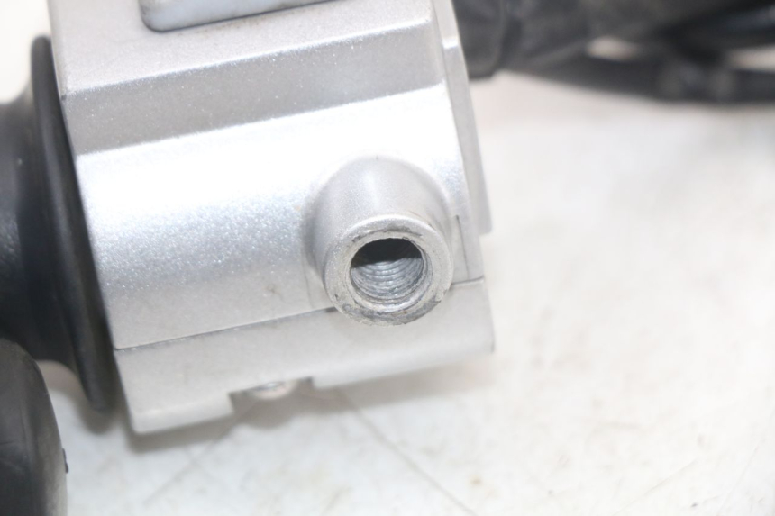 photo de RIGHT HANDLEBAR SWITCH SYM MIO 50 (2011 - 2017) - Technical close-up