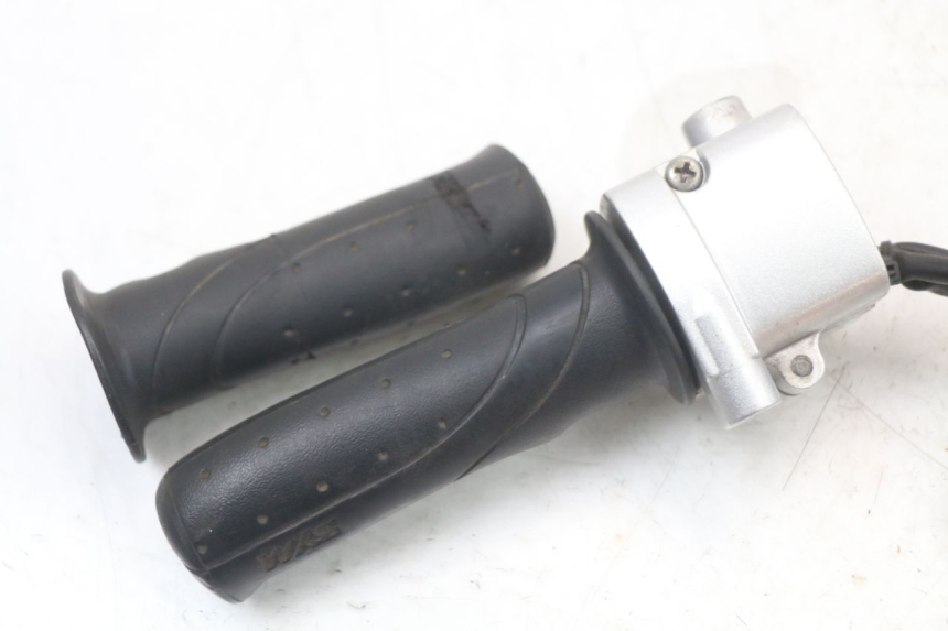 photo de RIGHT HANDLEBAR SWITCH SYM MIO 50 (2011 - 2017) - Fixing points details