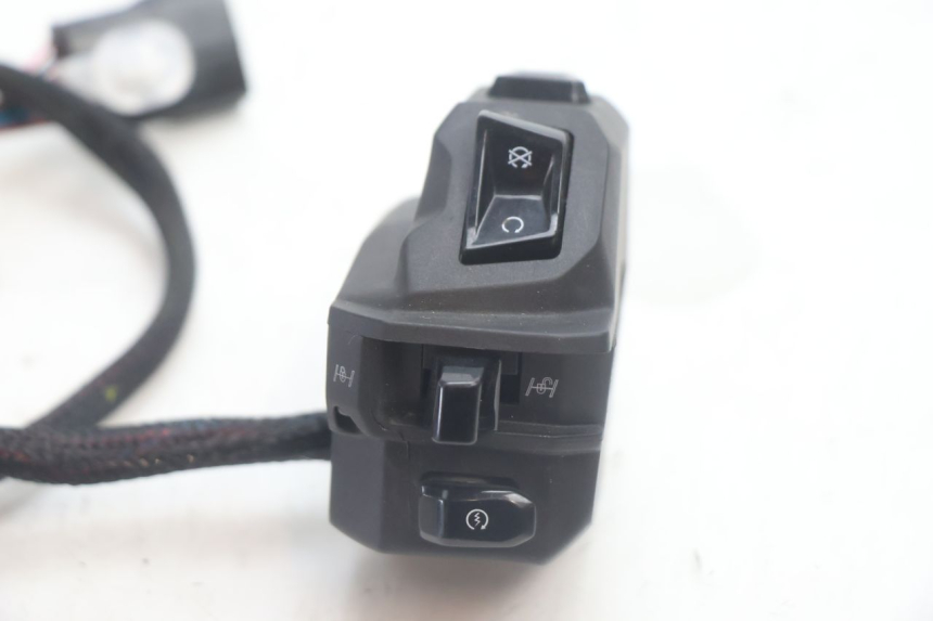 photo de RIGHT SWITCH PIAGGIO MP3 HPE 530 (2022 - 2026) - Component detail