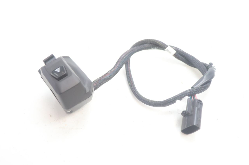 photo de RIGHT SWITCH PIAGGIO MP3 HPE 530 (2022 - 2026) - Zoom on usage condition