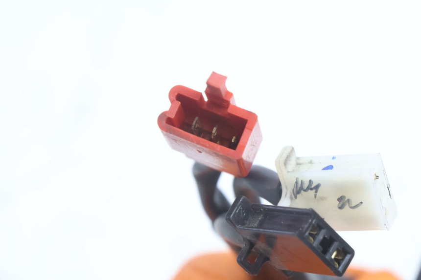 photo de RIGHT SWITCH YAMAHA N-MAX NMAX 125 (2021 - 2024) - Surface and material condition