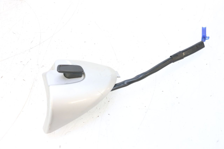 photo de RIGHT HANDLEBAR SWITCH YAMAHA NEOS NEO'S 4T 50 (2008 - 2016) - Zoom on usage condition