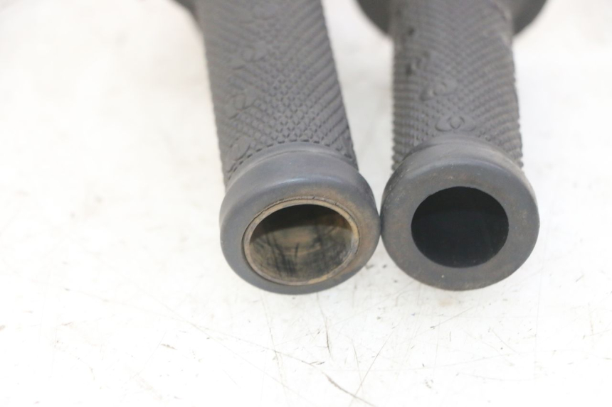 photo de RIGHT HANDLEBAR SWITCH GILERA NEXUS 125 (2009 - 2013) - Fixing points details