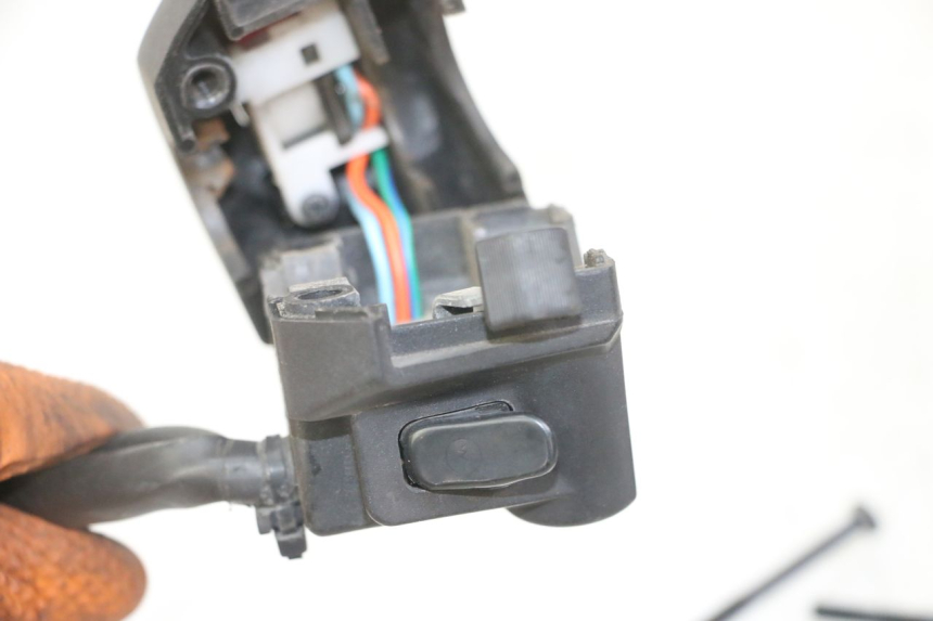 photo de RIGHT HANDLEBAR SWITCH GILERA NEXUS 125 (2009 - 2013) - Markings and original references