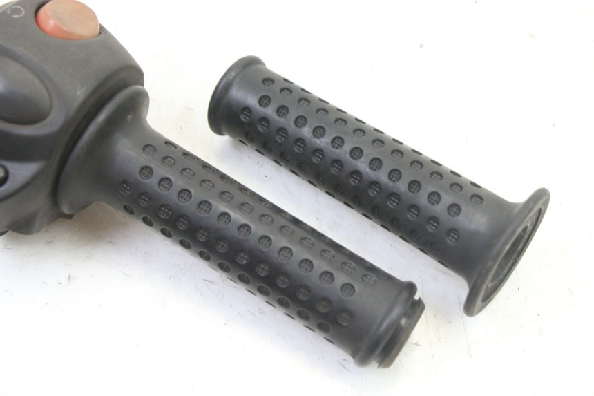 photo de RIGHT HANDLEBAR SWITCH GILERA NEXUS 125 (2009 - 2013) - Zoom on usage condition