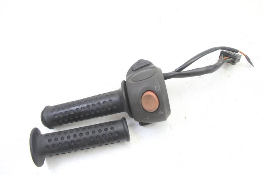 photo de RIGHT HANDLEBAR SWITCH GILERA NEXUS 125 (2009 - 2013) - Alternative perspective