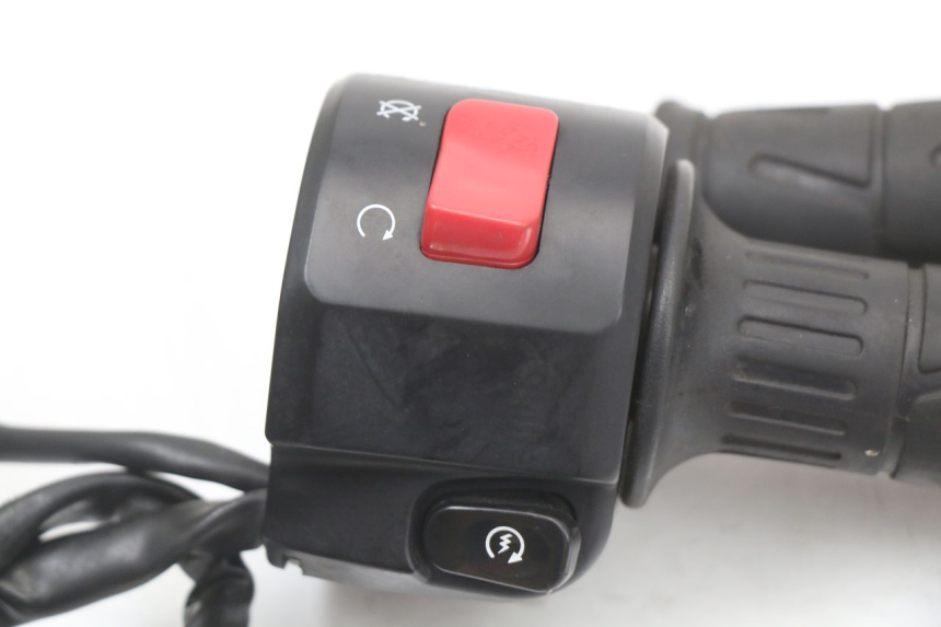 photo de RIGHT SWITCH KAWASAKI NINJA 400 (2018 - 2023) - Alternative perspective