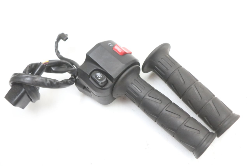 photo de RIGHT SWITCH KAWASAKI NINJA 400 (2018 - 2023) - Technical close-up