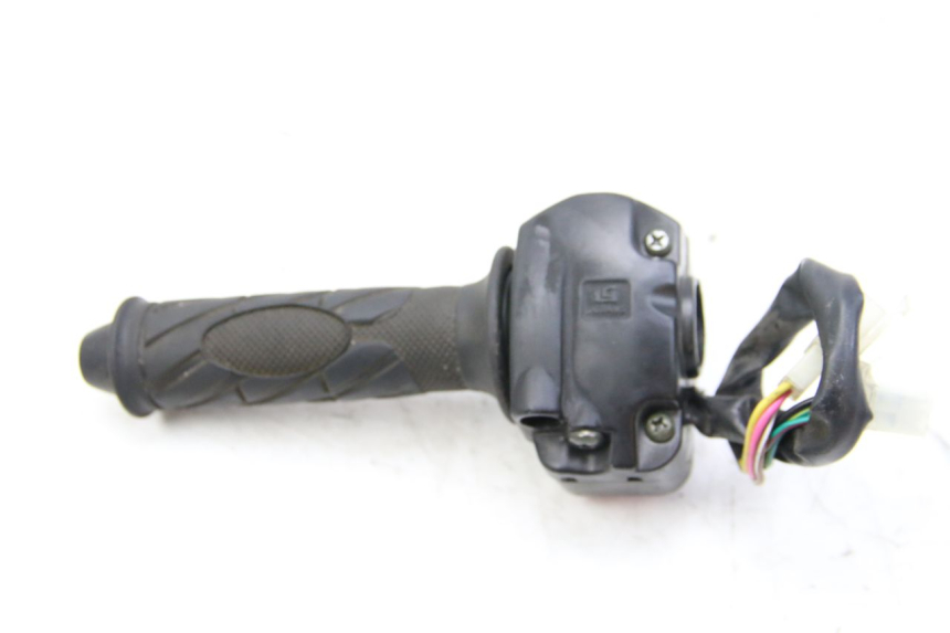 photo de RIGHT HANDLEBAR SWITCH IMF INDUSTRIE PACH 4T 50 (2009 - 2018) - Zoom on usage condition