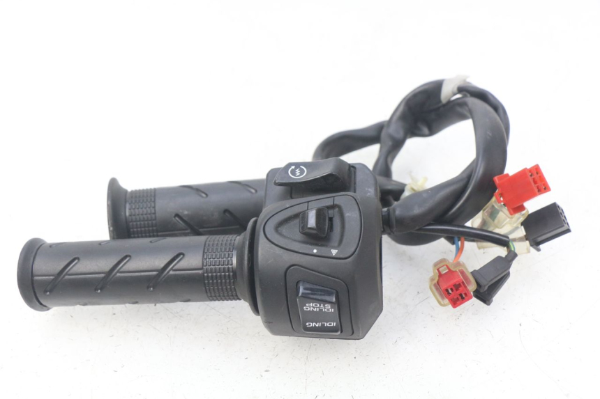 photo de RIGHT SWITCH HONDA PCX (JF57/JF64) 125 (2014 - 2018) - Alternative perspective