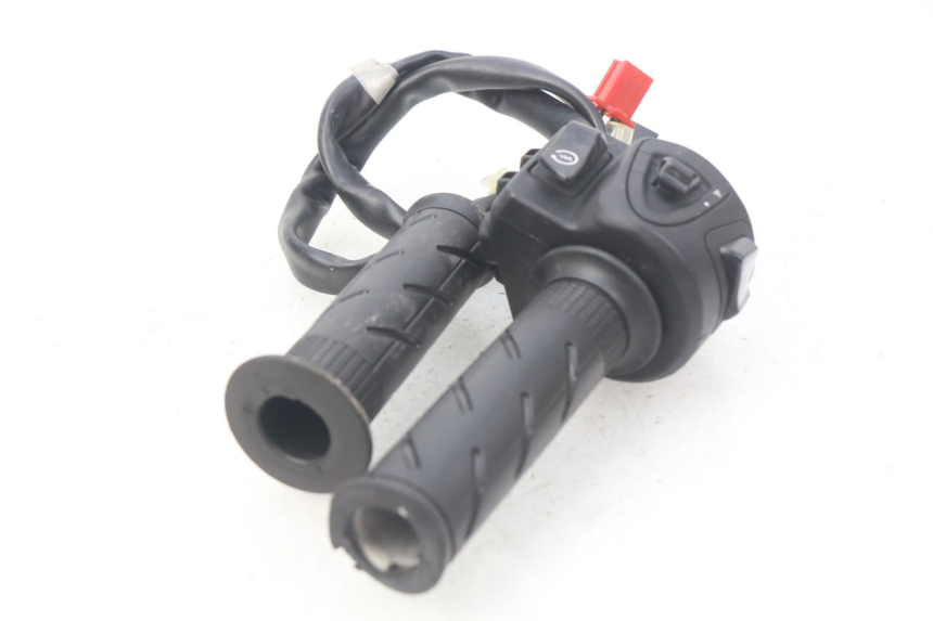 photo de RIGHT SWITCH HONDA PCX (JF57/JF64) 125 (2014 - 2018) - Technical close-up