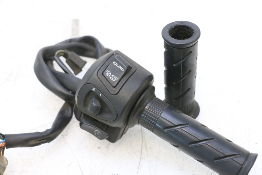 photo de RIGHT SWITCH HONDA PCX (JF57/JF64) 125 (2014 - 2018) - Additional view of the item