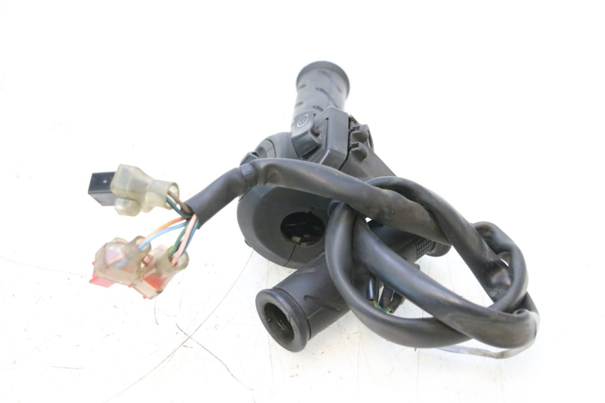photo de RIGHT SWITCH HONDA PCX (JF57/JF64) 125 (2014 - 2018) - Technical close-up