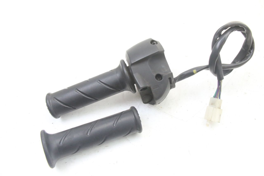 photo de RIGHT HANDLEBAR SWITCH PEUGEOT CITYSTAR 125 (2011 - 2017) - Alternative perspective