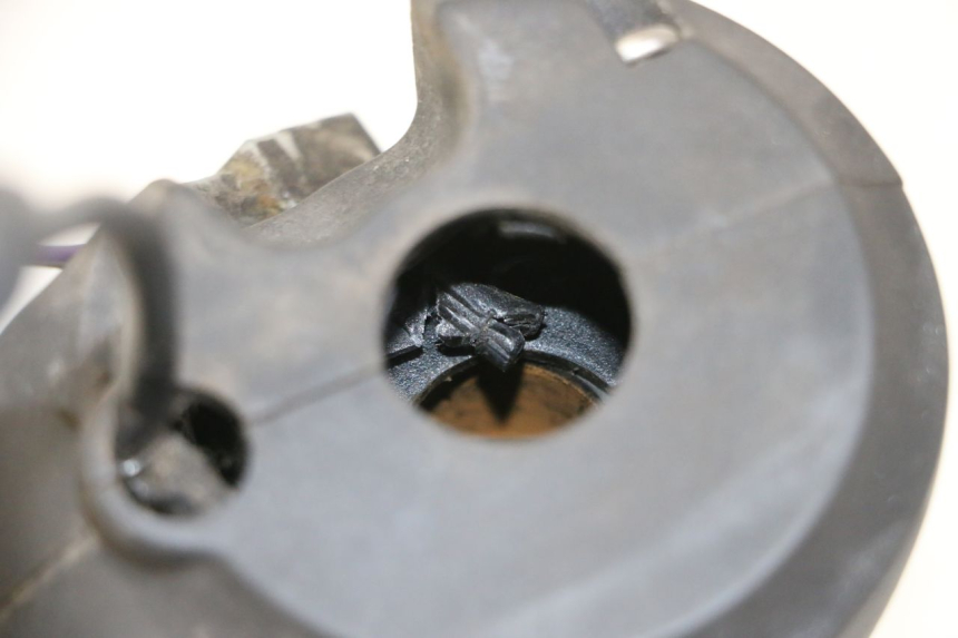 photo de RIGHT HANDLEBAR SWITCH PEUGEOT CITYSTAR 50 (2013 - 2017) - Zoom on usage condition