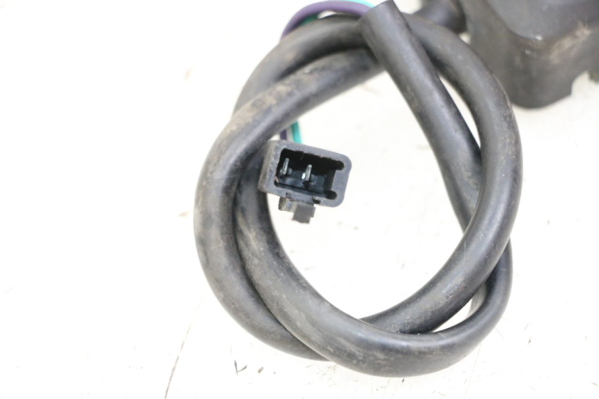 photo de RIGHT HANDLEBAR SWITCH PEUGEOT KISBEE 4T 50 (2018 - 2022) - Zoom on usage condition