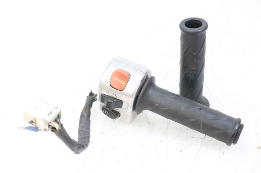 photo de RIGHT SWITCH PIAGGIO BEVERLY 125 (1998 - 2005) - Main view