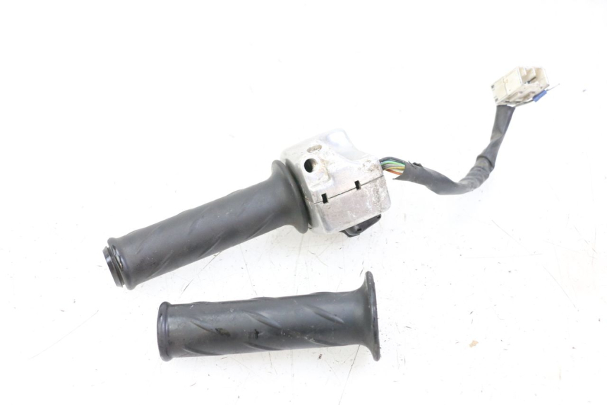 photo de RIGHT SWITCH PIAGGIO BEVERLY 125 (1998 - 2005) - Technical close-up