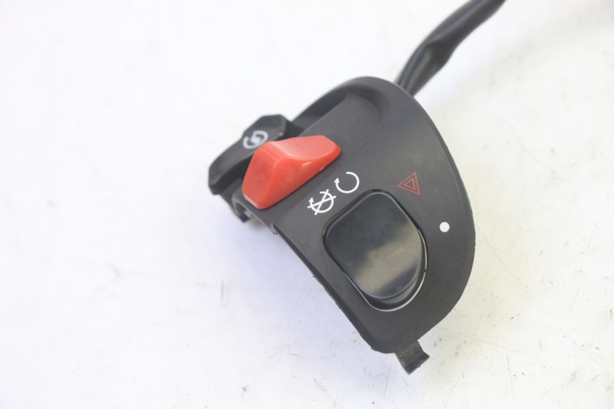 photo de RIGHT SWITCH EFUN PUSA 1 - Alternative perspective